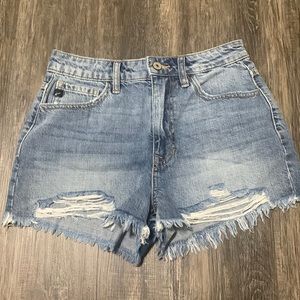 Kancan distressed jean shorts. Size 3/25. New without tags